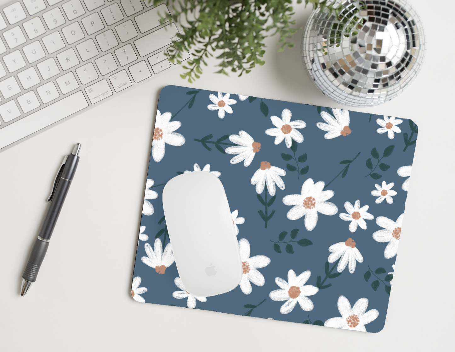 Daisies mouse pad